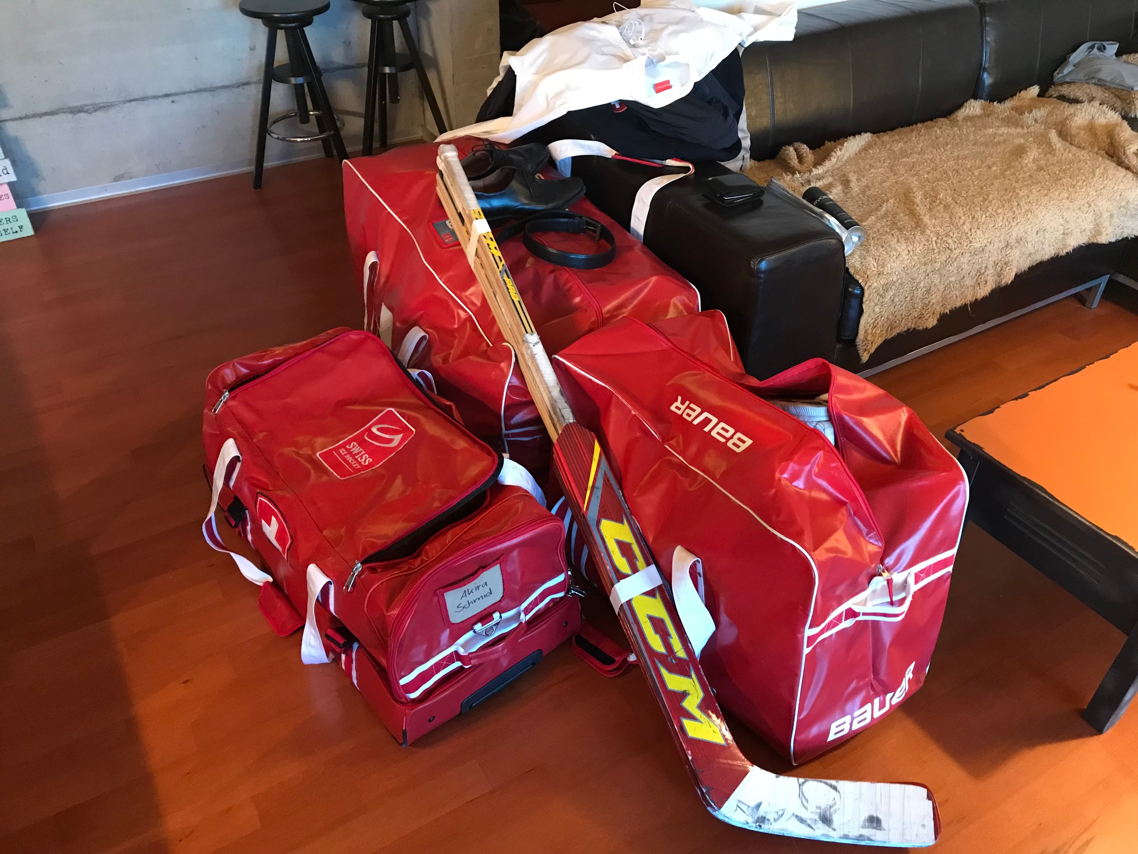 Tracking the puck
